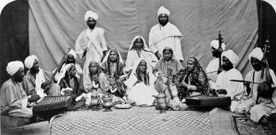 Ragazze Nautch del Kashmir, c.1860 da British Photographer